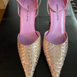 🌸VINTAGE circa 1990s Pretty POINTY TOES Shoes🌸 bundle matching purse for $35.